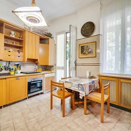 Genova Vintage Flat With Terrace *