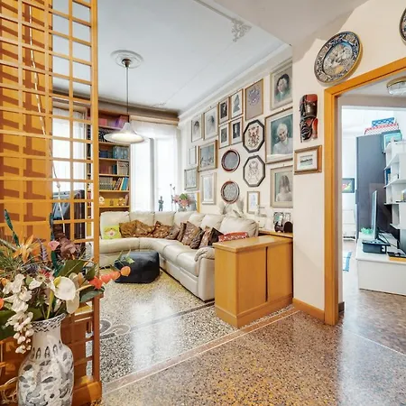 Genova Vintage Flat With Terrace