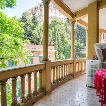 Genova Vintage Flat With Terrace *