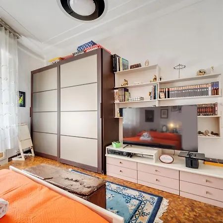 Genova Vintage Flat With Terrace *