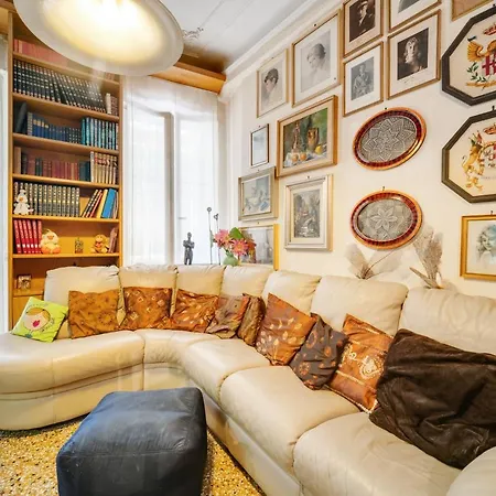 Genova Vintage Flat With Terrace *