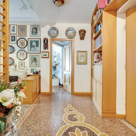 Genova Vintage Flat With Terrace *