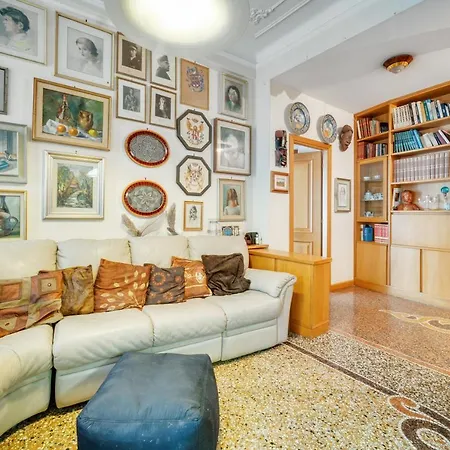 Genova Vintage Flat With Terrace *